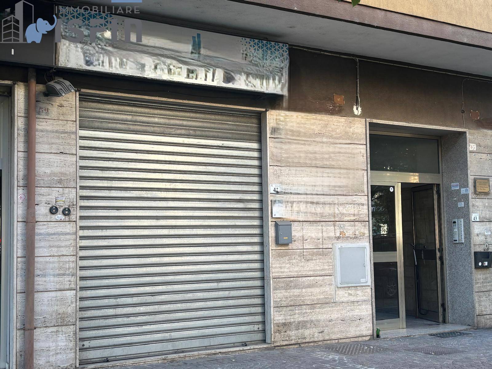 Locale commerciale in affitto a Rende, Quattromiglia
