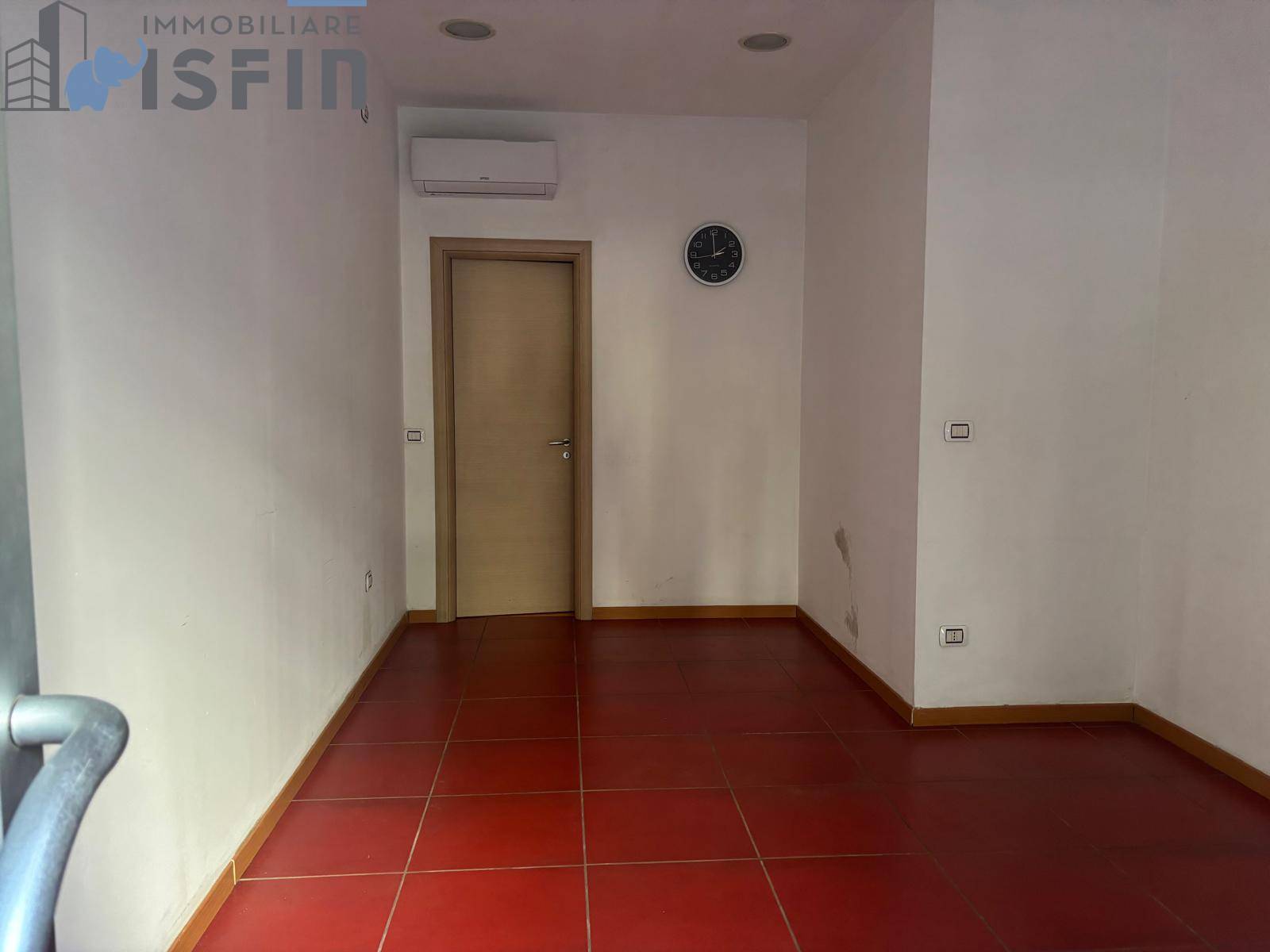 Locale commerciale in affitto a Rende, Quattromiglia