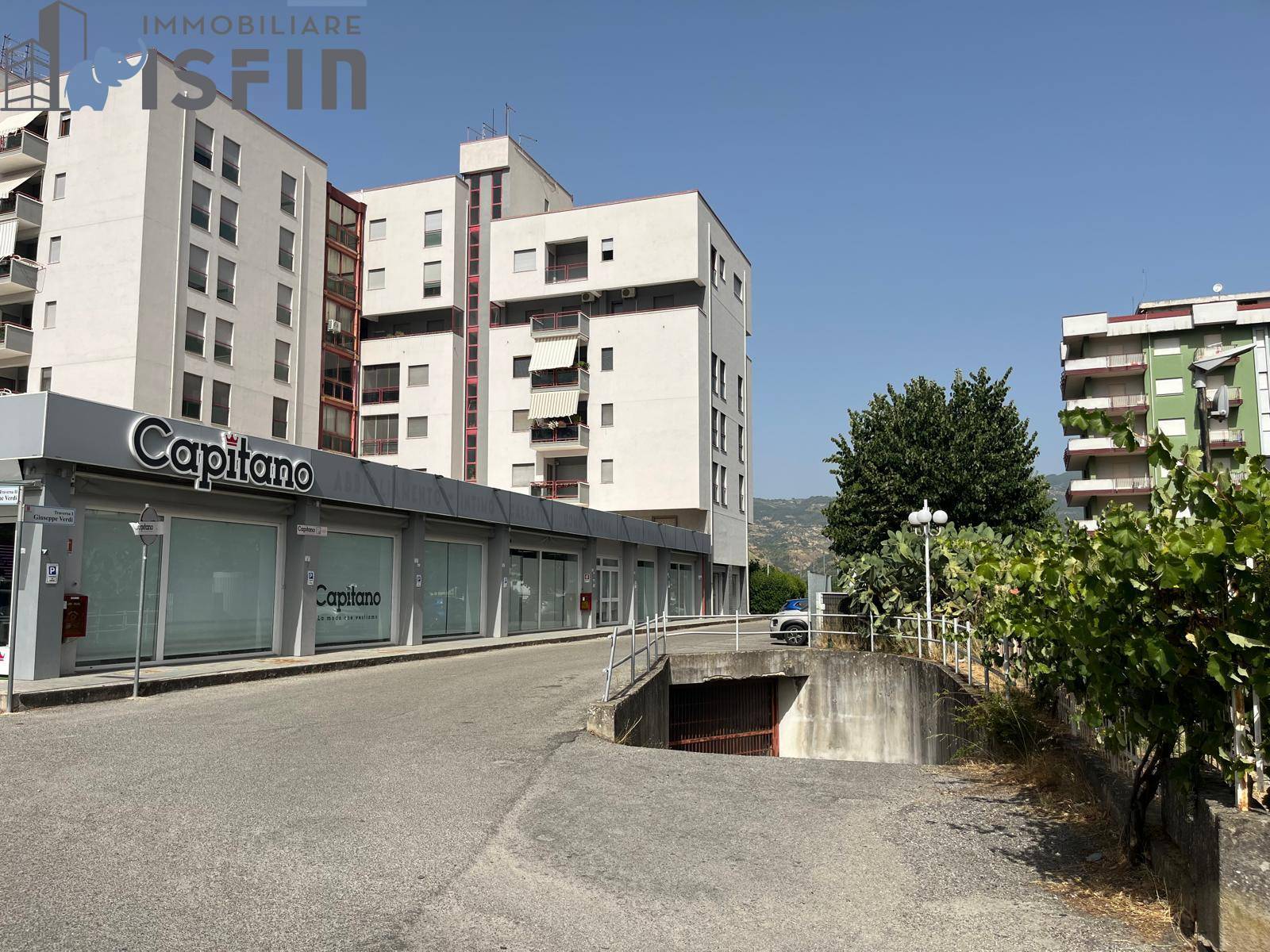 Locale commerciale in affitto a Rende, Quattromiglia