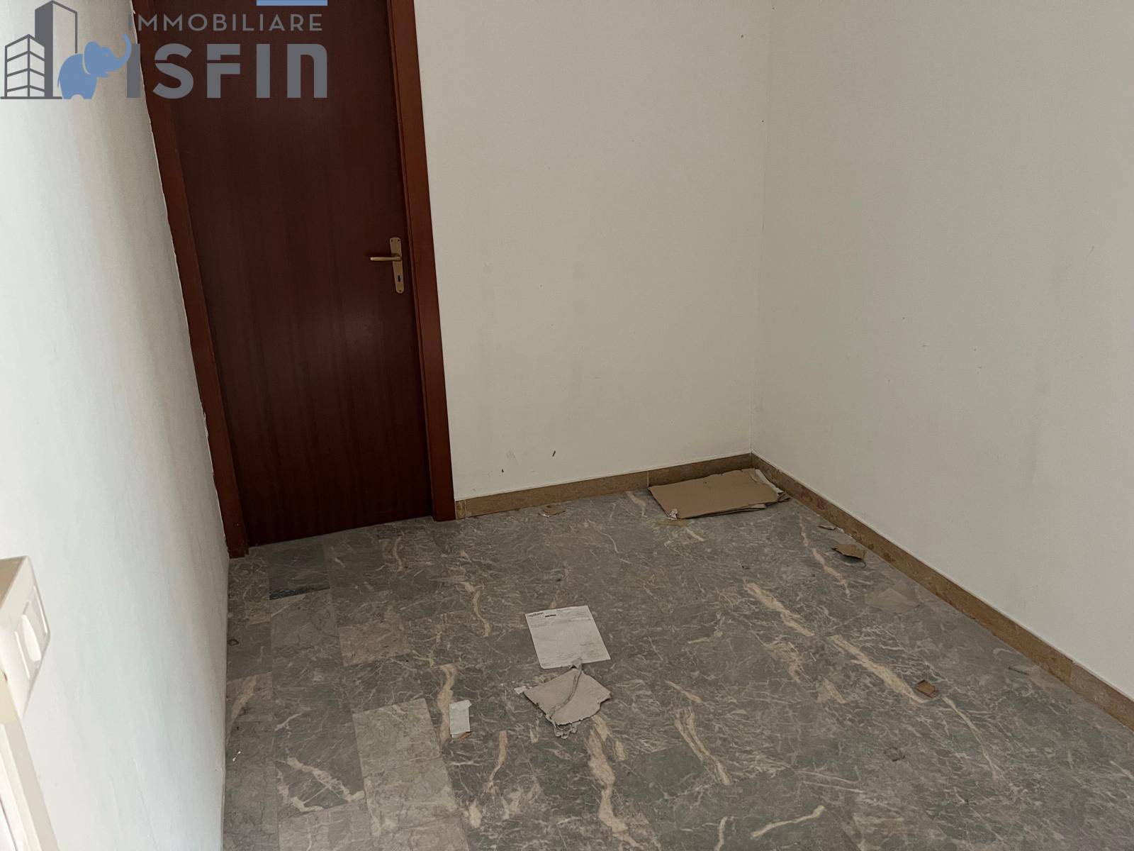 Locale commerciale in affitto a Rende, Quattromiglia