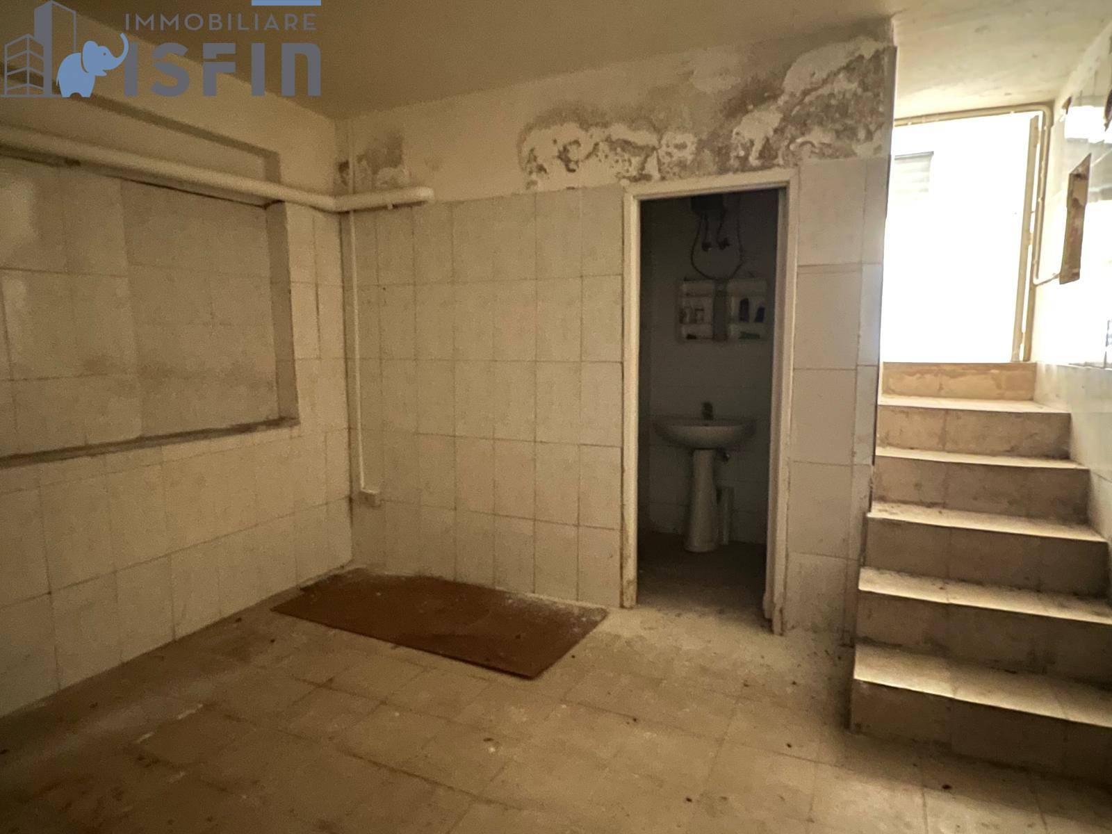 Magazzini Depositi in vendita a Cosenza, Centro