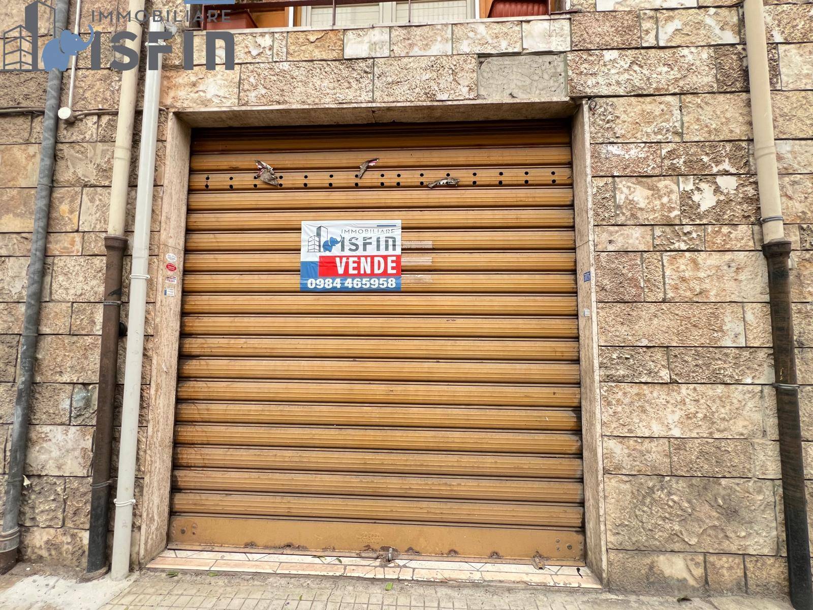 Magazzini Depositi in vendita a Cosenza, Centro