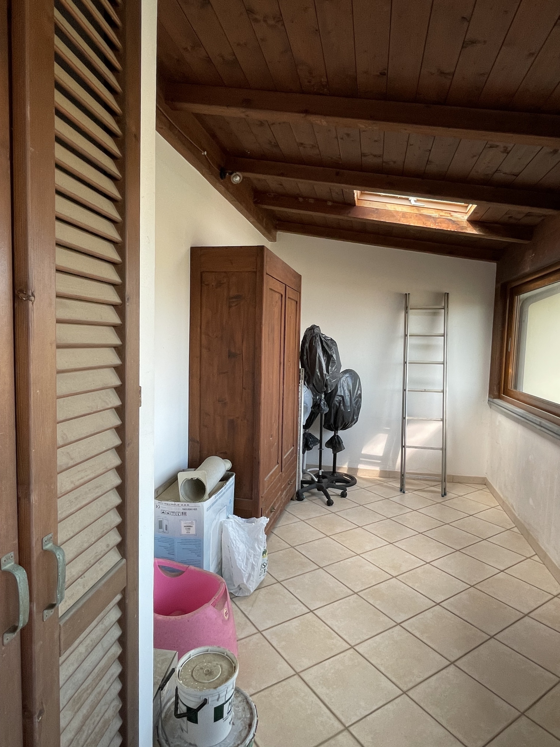 Casa indipendente da ristrutturare in via del paratino, Cecina