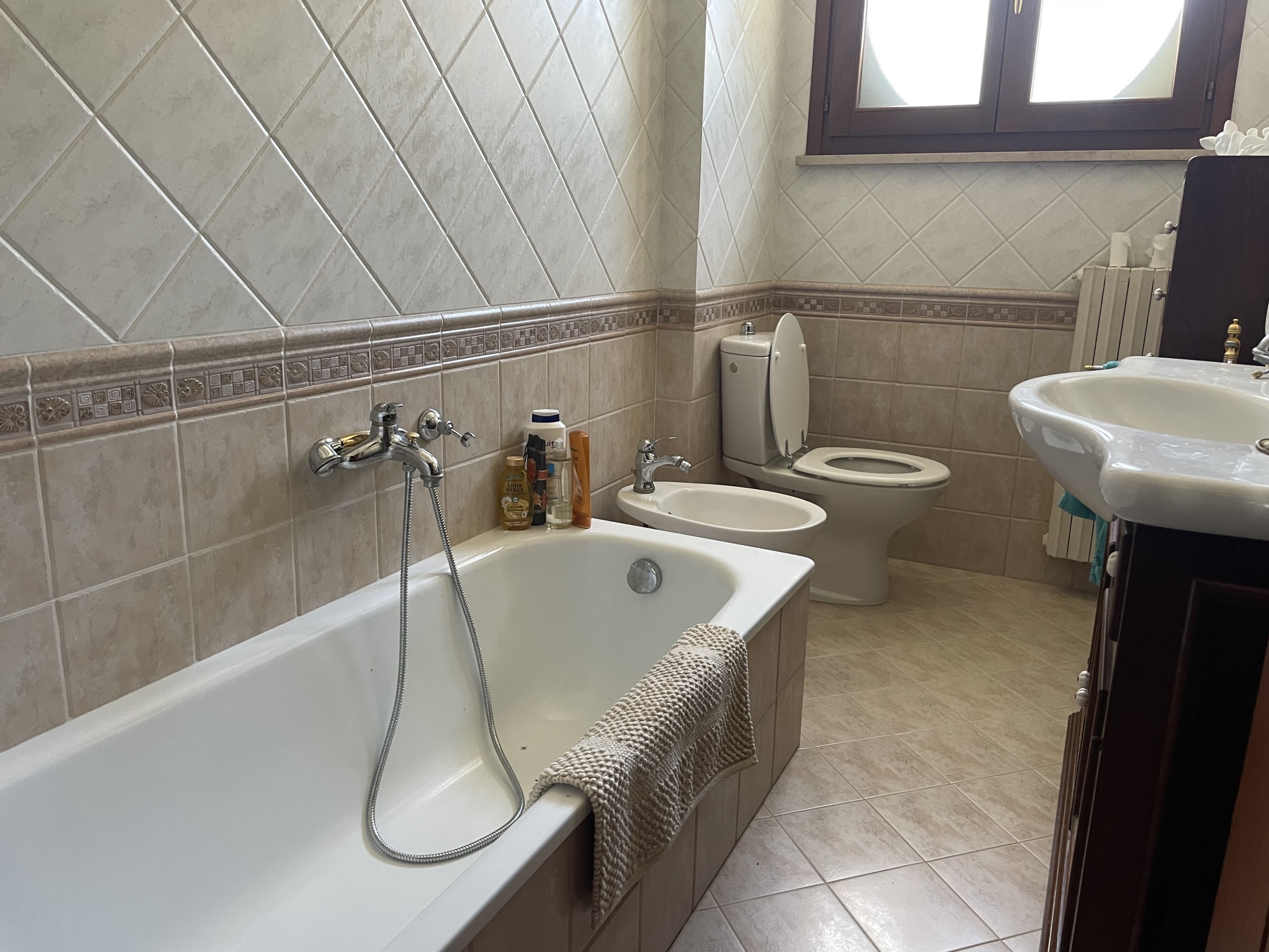 Casa indipendente in vendita in via perugia, Cecina