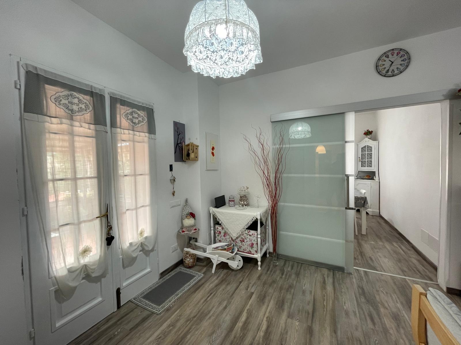 Casa indipendente ristrutturata in via aurelia nord, Cecina