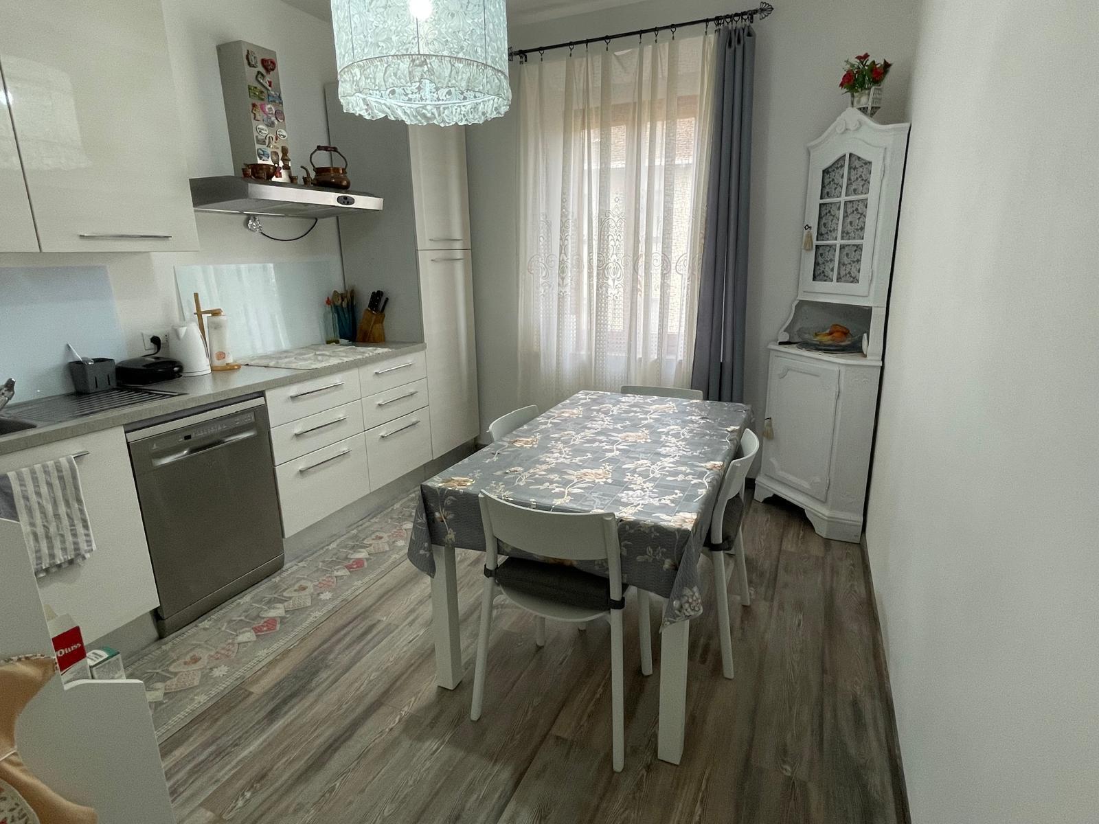 Casa indipendente ristrutturata in via aurelia nord, Cecina