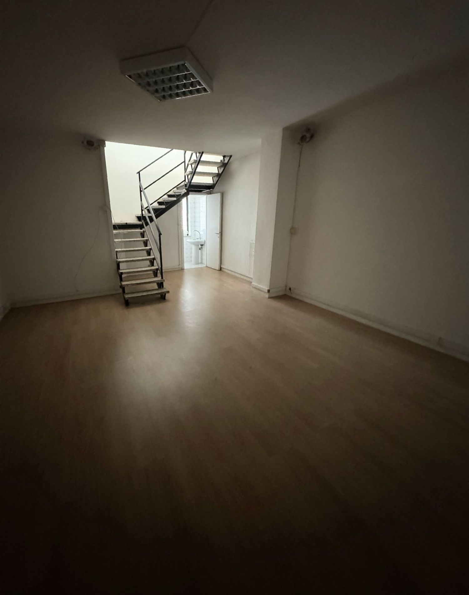 Locale commerciale in vendita a Rignano Flaminio