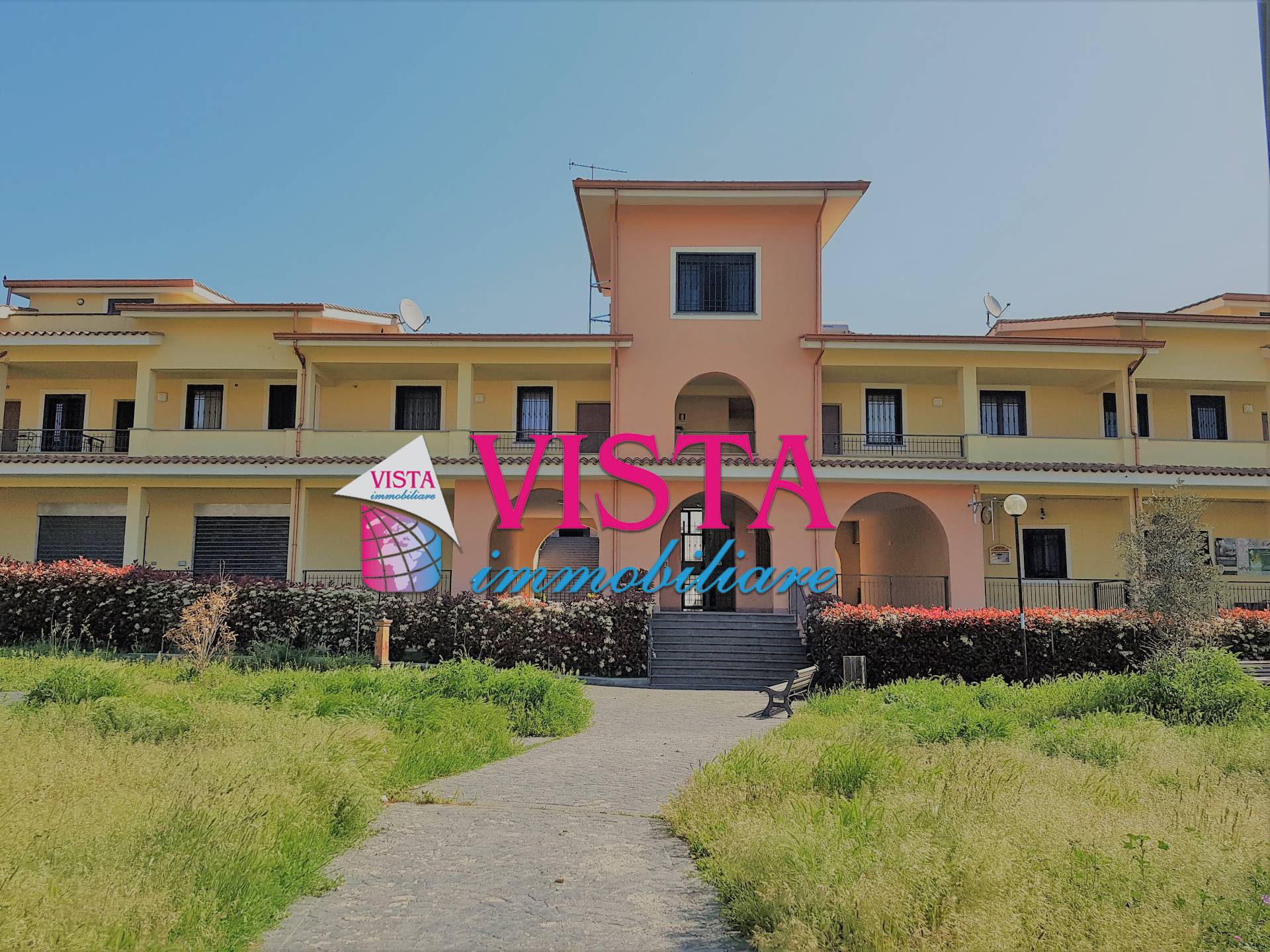 Locale commerciale in affitto a Rignano Flaminio