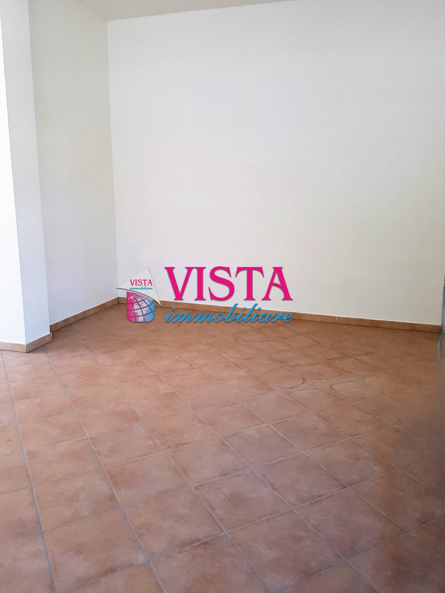 Locale commerciale in affitto a Rignano Flaminio