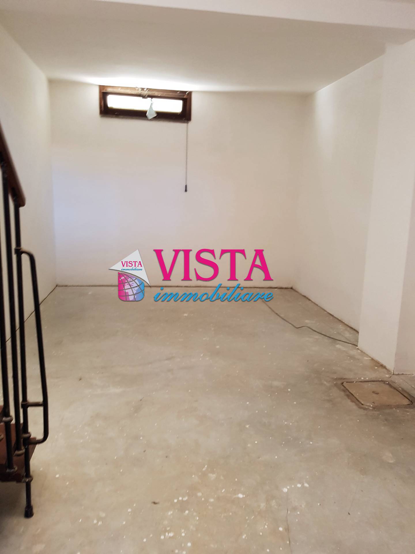 Locale commerciale in affitto a Rignano Flaminio