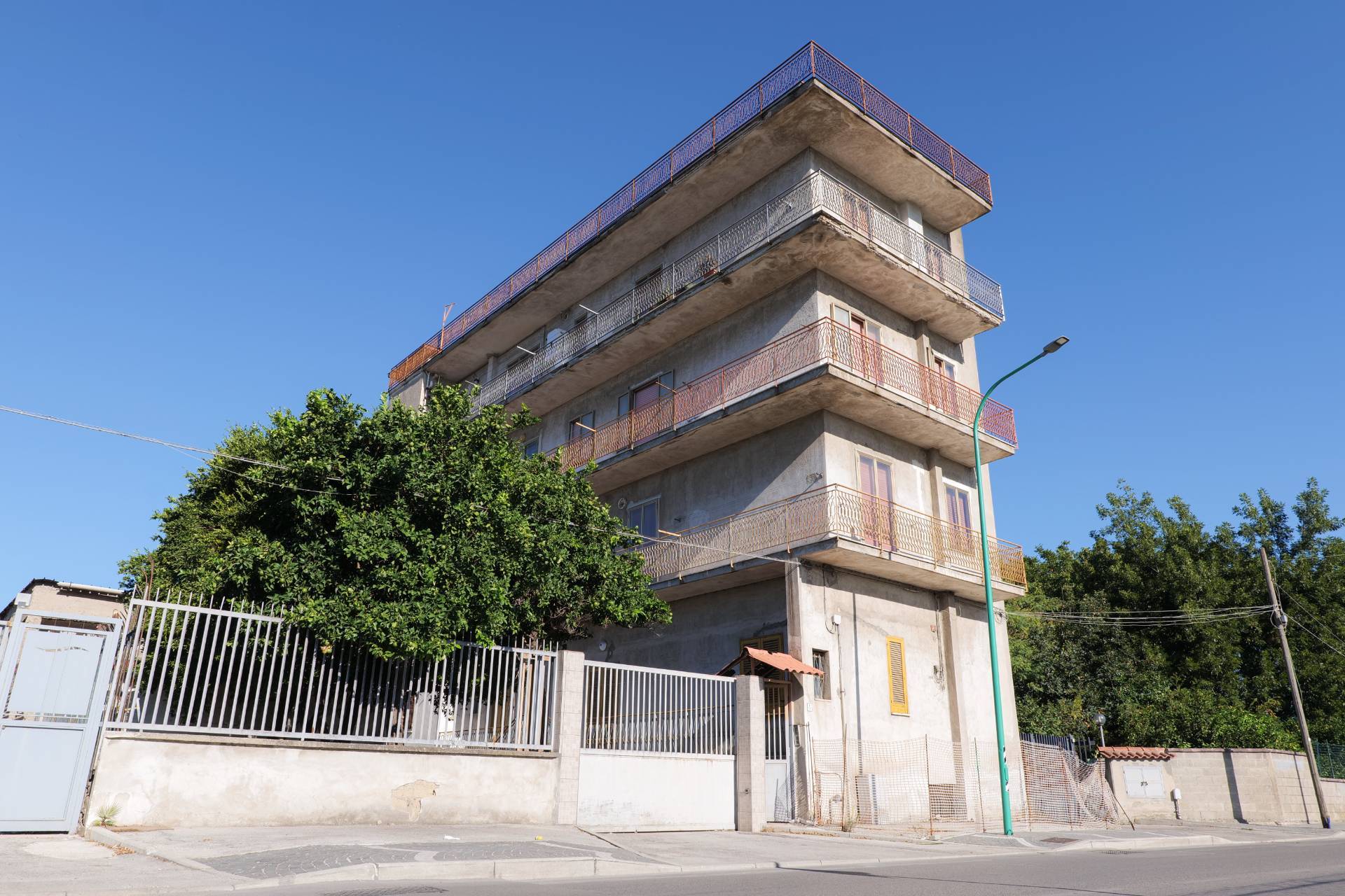Palazzo intero stabile in vendita a Mariglianella