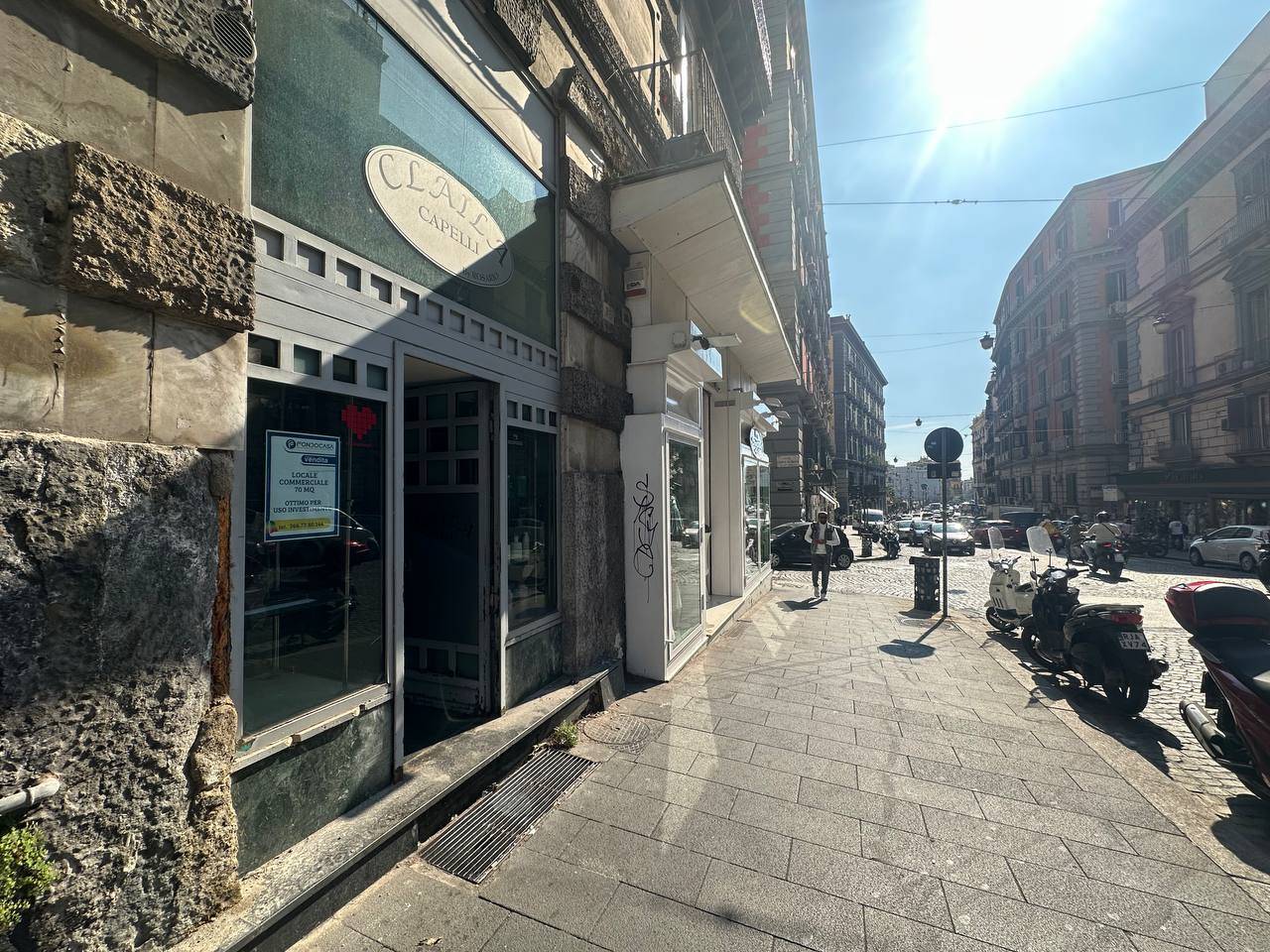 Locale commerciale in affitto a Napoli, San Lorenzo