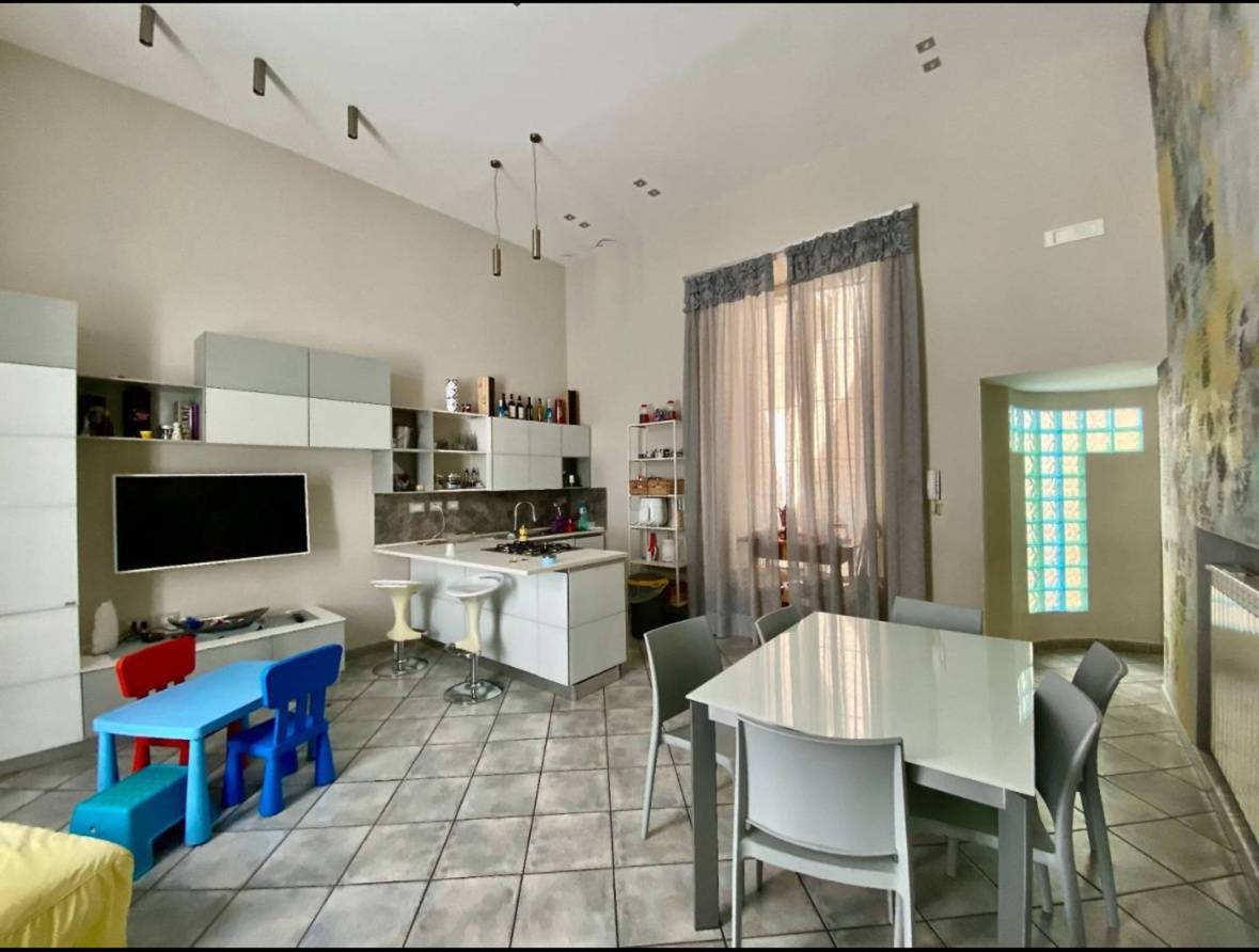 Appartamento in vendita a Napoli, Porto