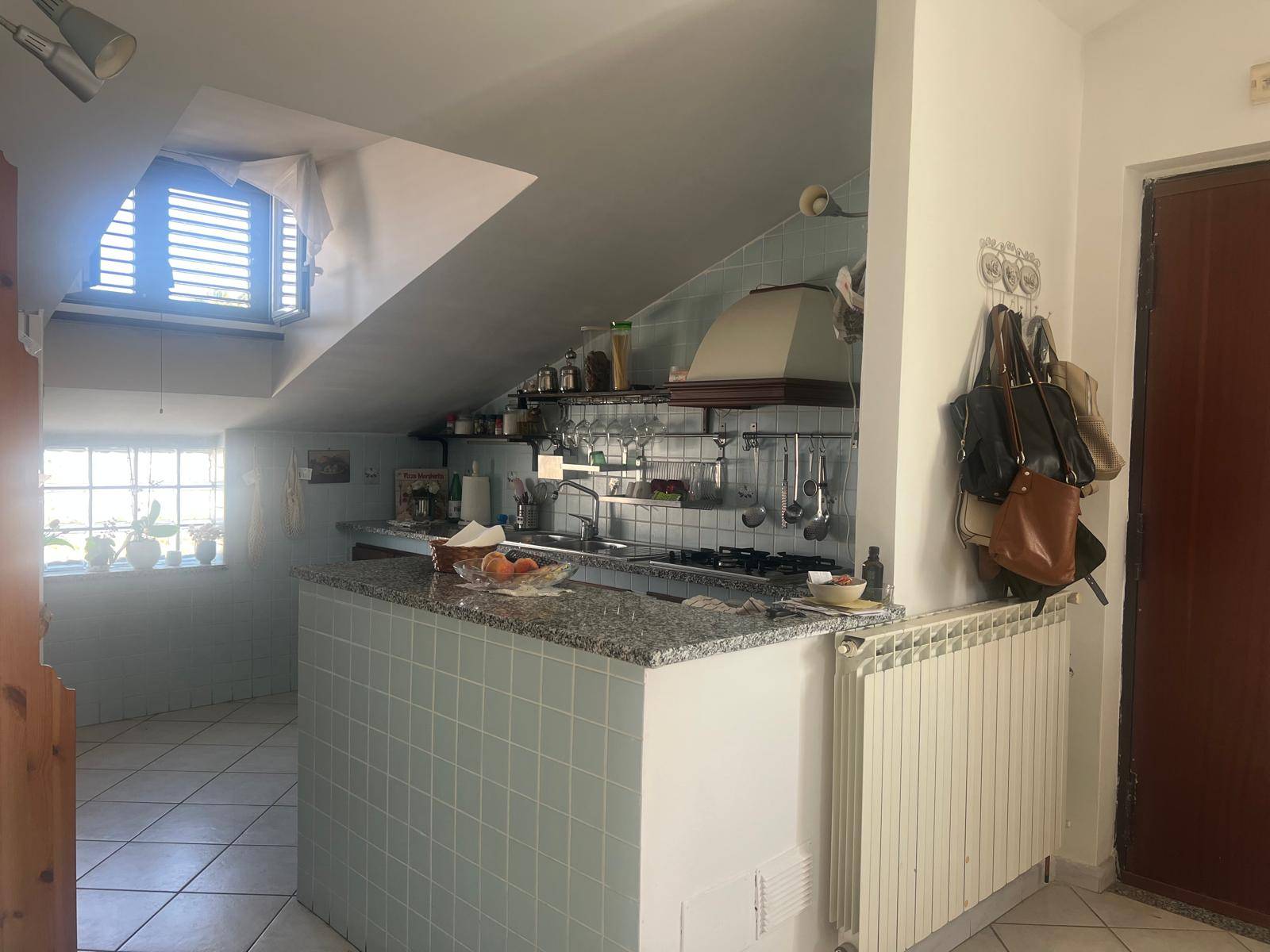 Mansarda in vendita a Giugliano in Campania, Varcaturo