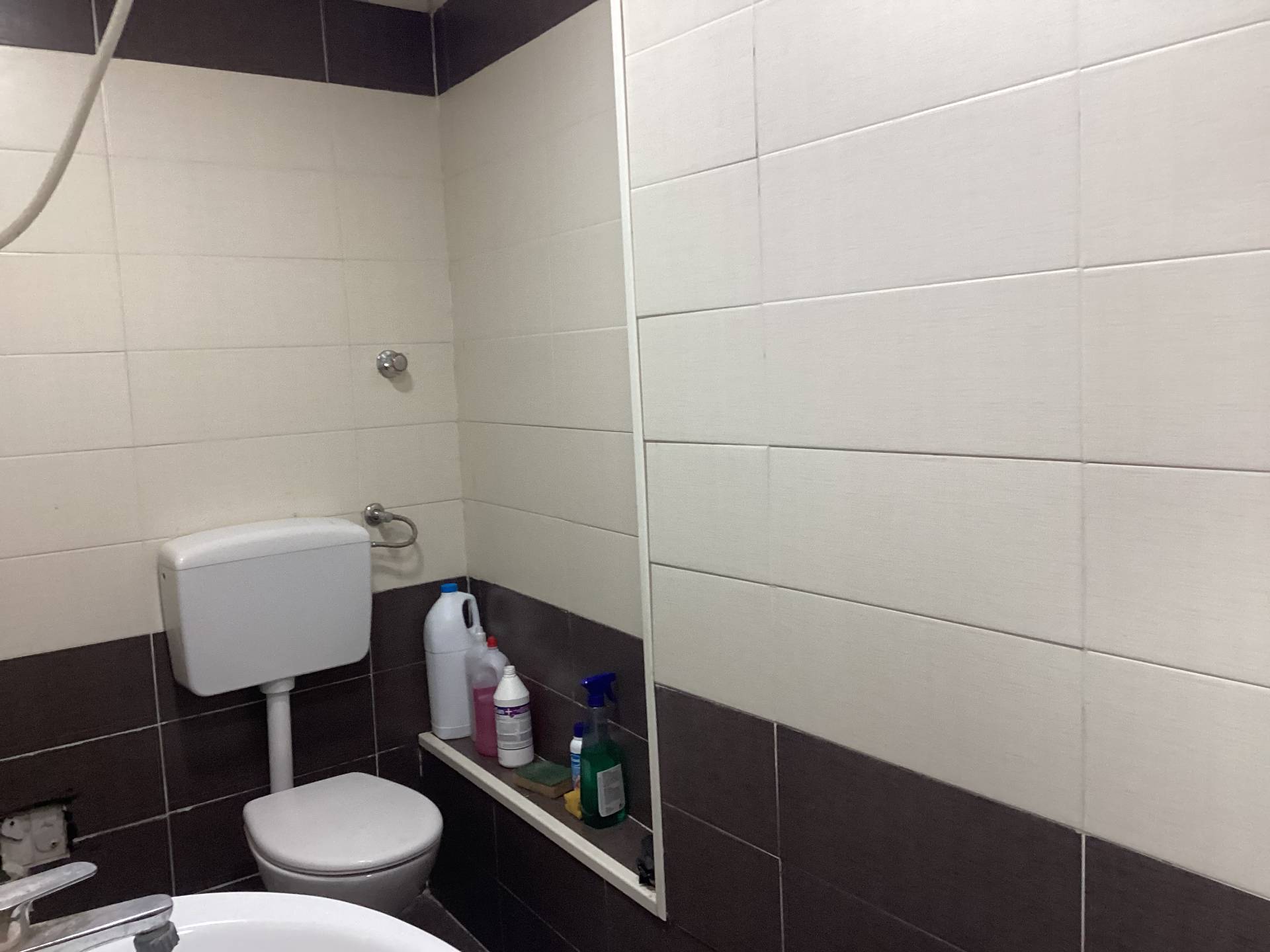 Attivit commerciale in affitto a Napoli, Pendino