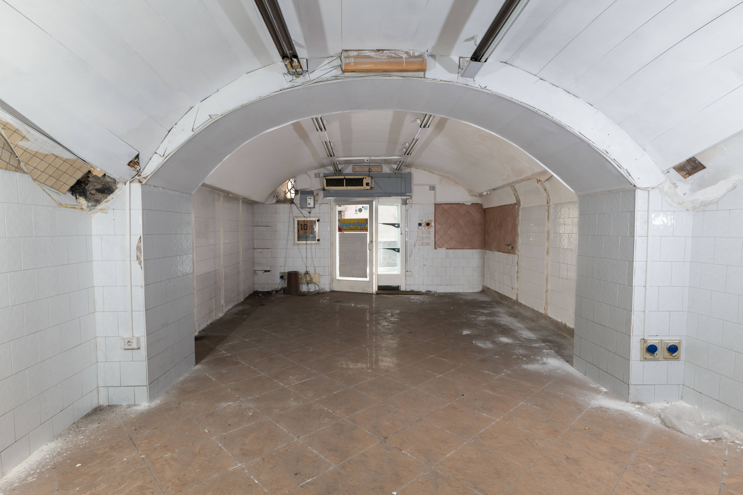 Locale commerciale in vendita a Torre del Greco