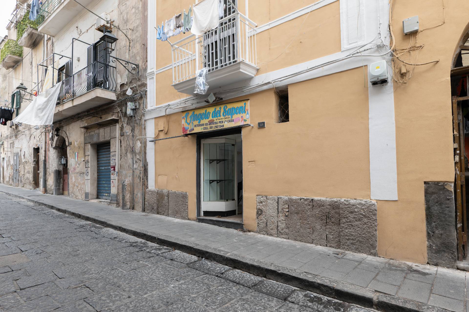 Locale commerciale in vendita a Torre del Greco