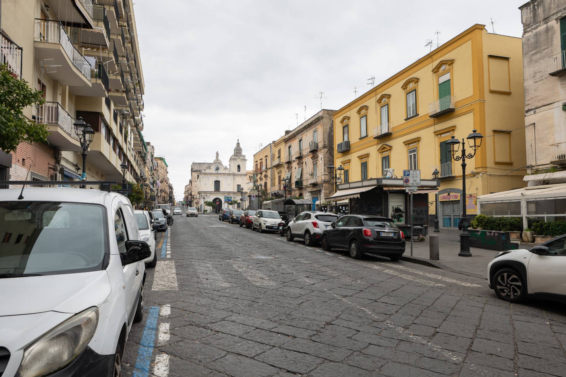Locale commerciale in vendita a Torre del Greco