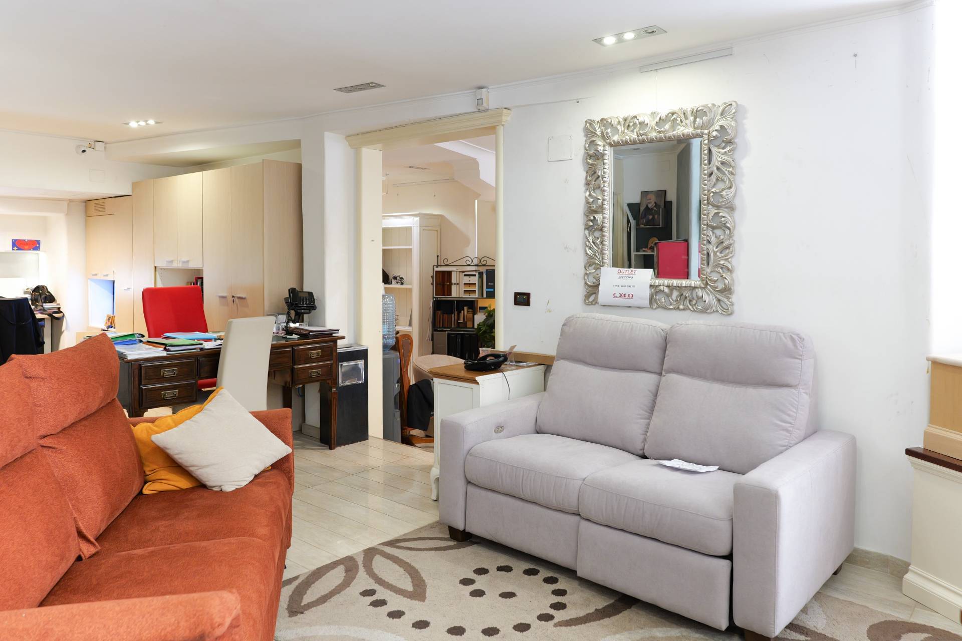 Negozio in vendita a Napoli, Vomero Alto