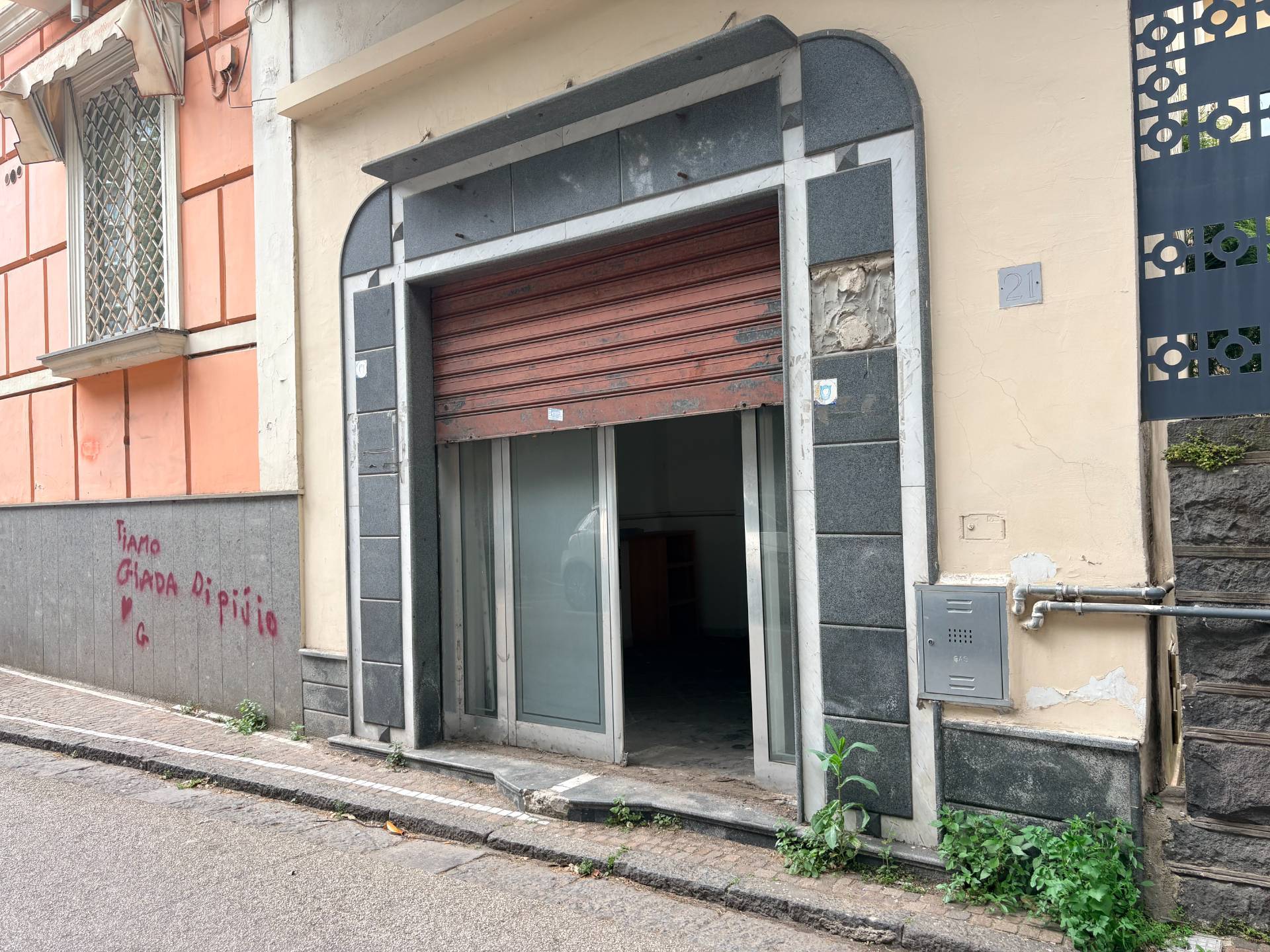 Attivit commerciale in affitto a Aversa