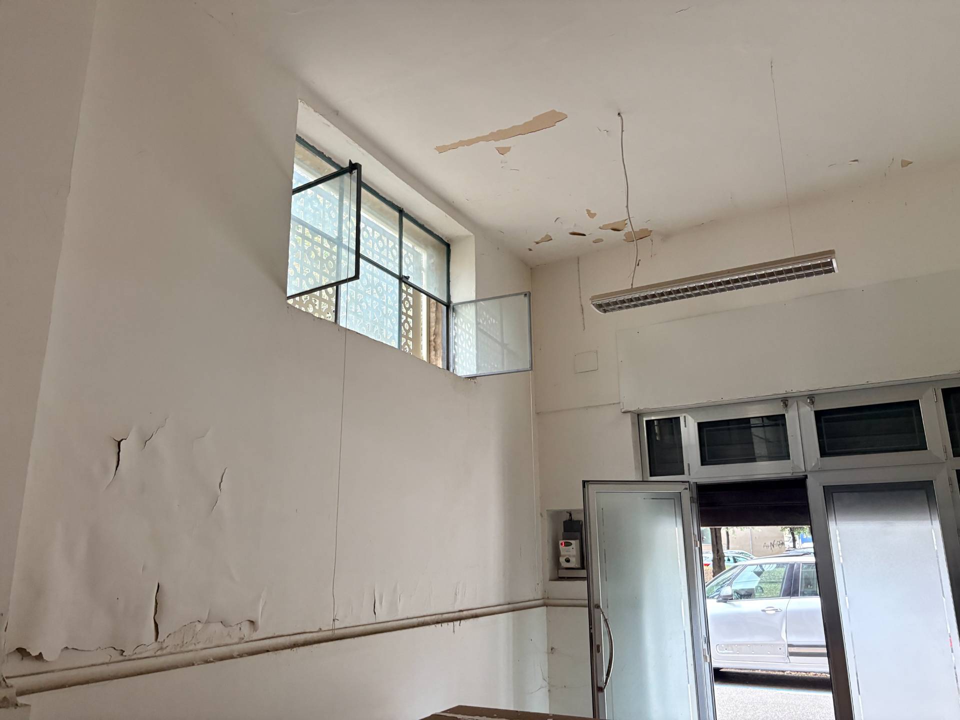 Attivit commerciale in affitto a Aversa