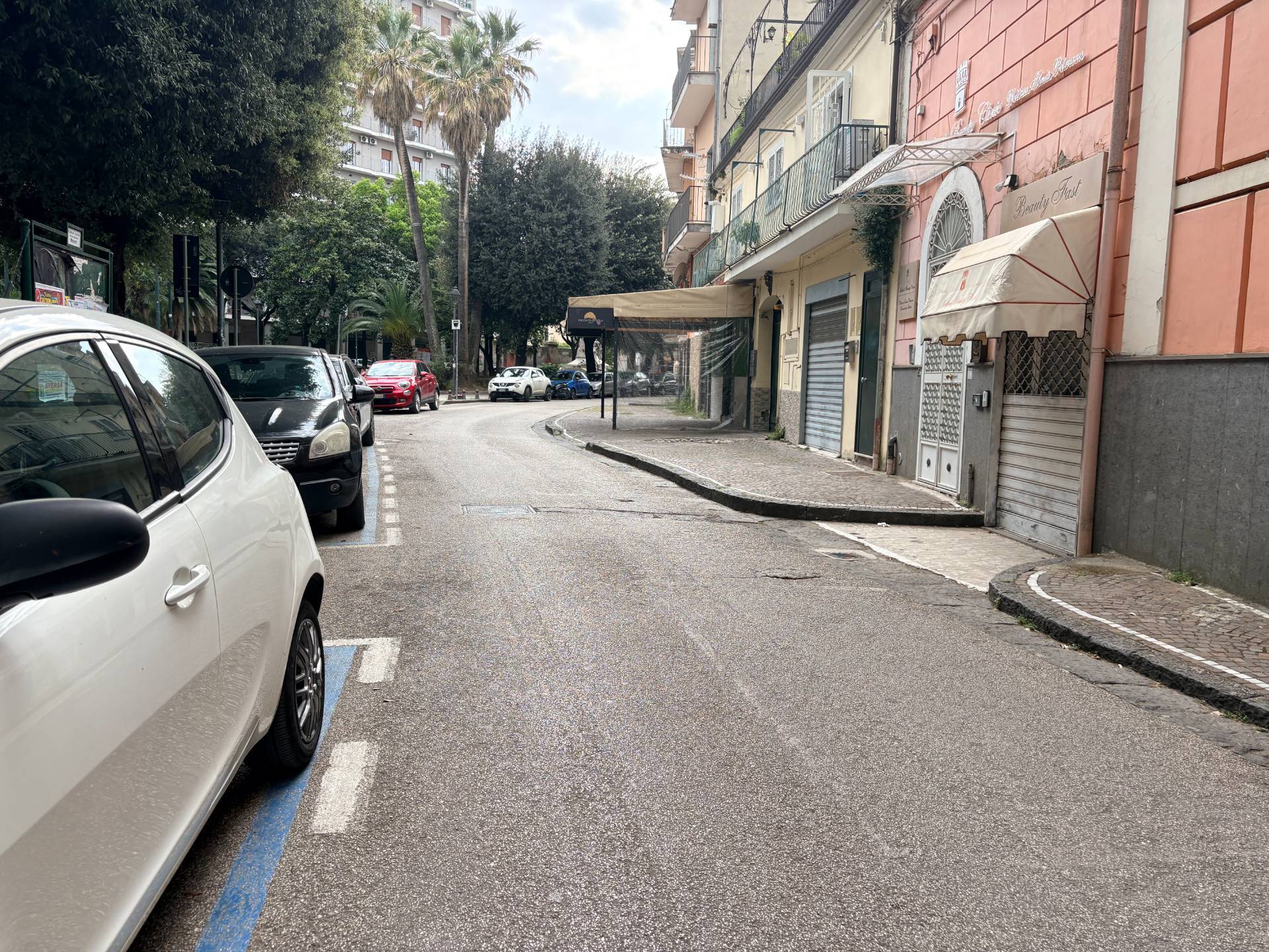 Attivit commerciale in affitto a Aversa