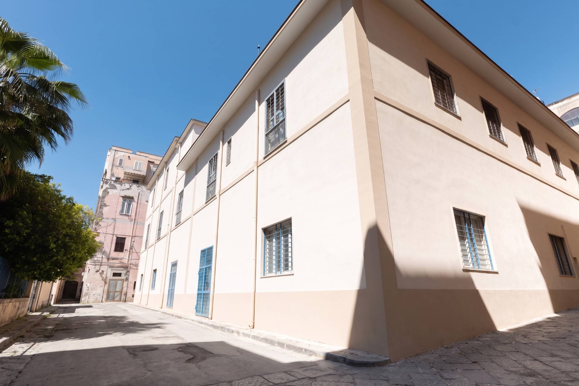 Palazzo intero stabile in vendita a Torre Annunziata