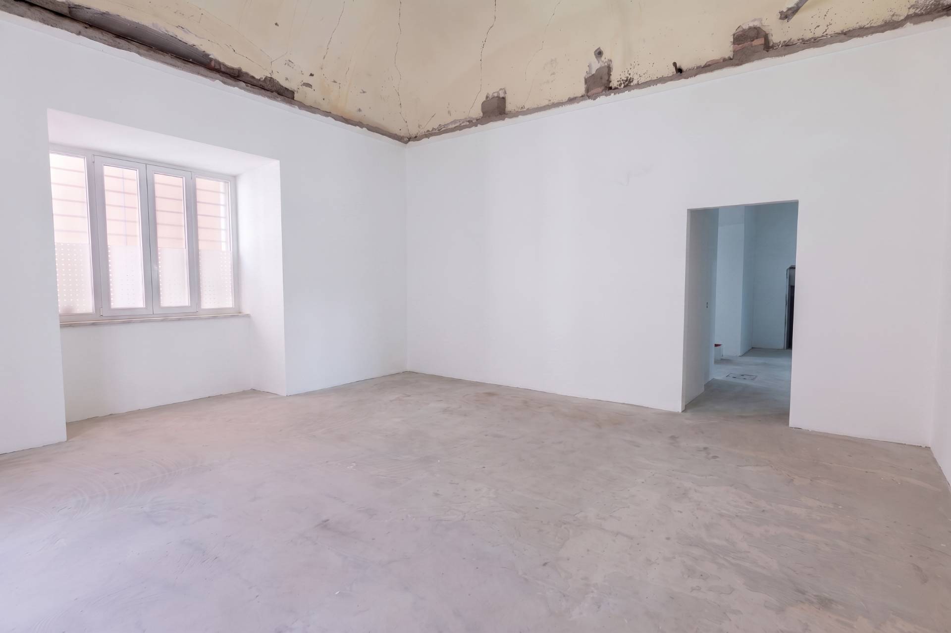 Palazzo intero stabile in vendita a Torre Annunziata