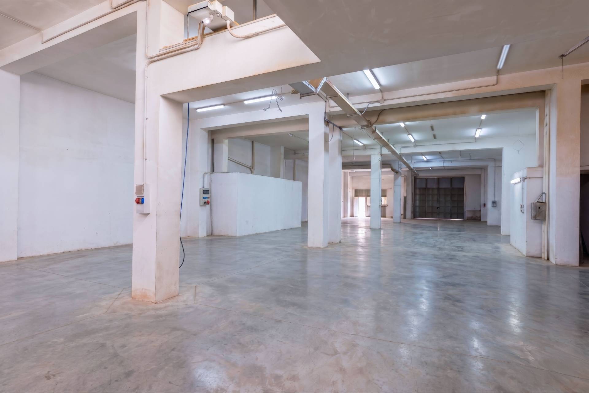 Locale commerciale in vendita a Napoli, Secondigliano