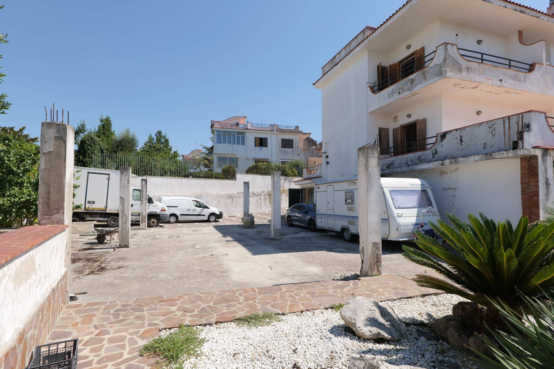 Villa bifamiliare in vendita a Giugliano in Campania, Licola