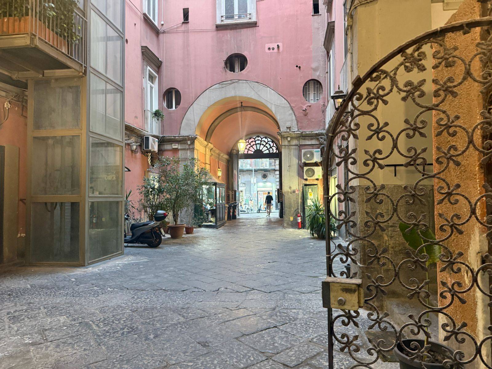 Attivit commerciale in affitto a Napoli