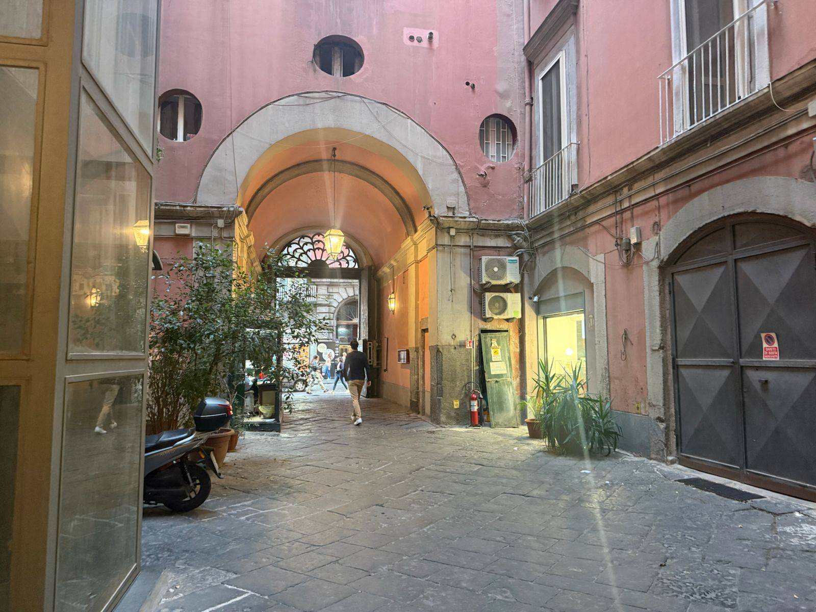 Attivit commerciale in affitto a Napoli