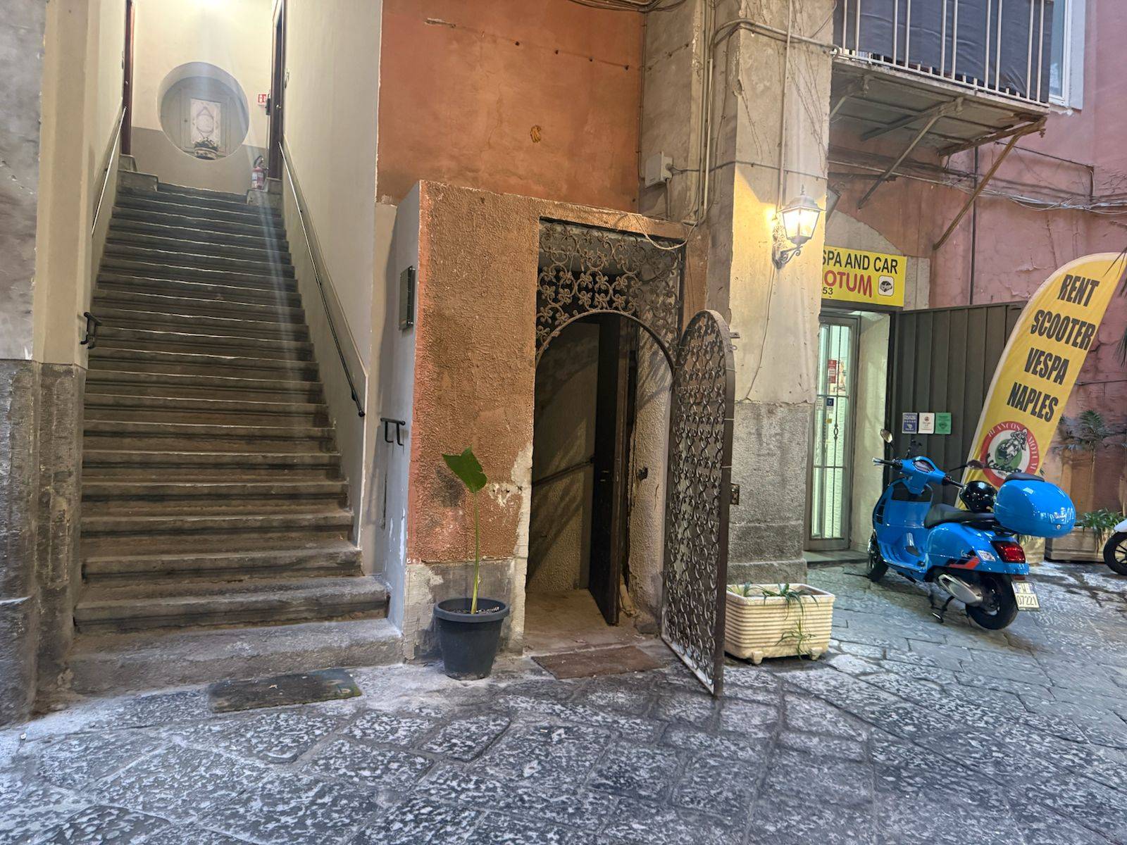 Attivit commerciale in affitto a Napoli
