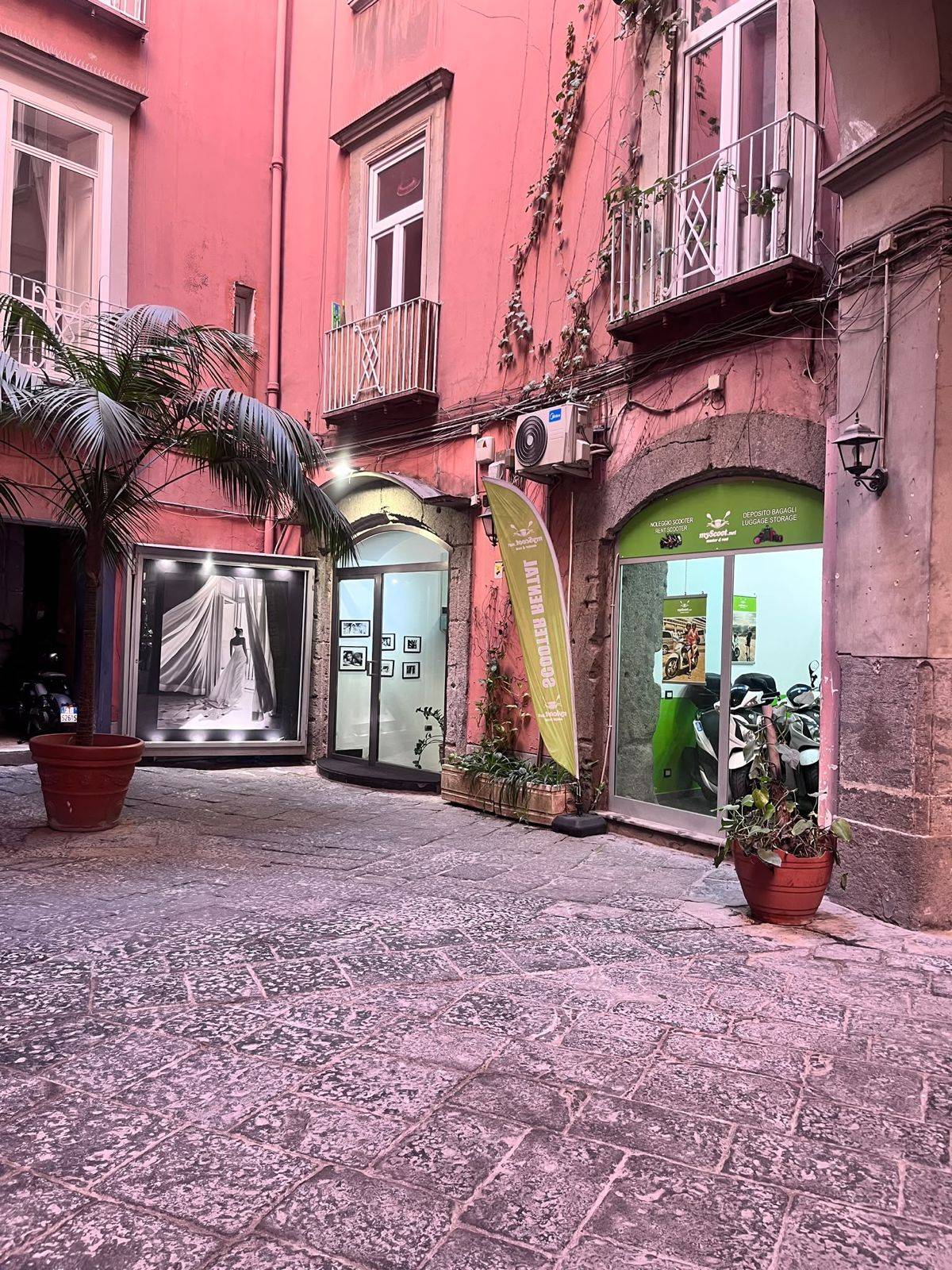 Attivit commerciale in affitto a Napoli