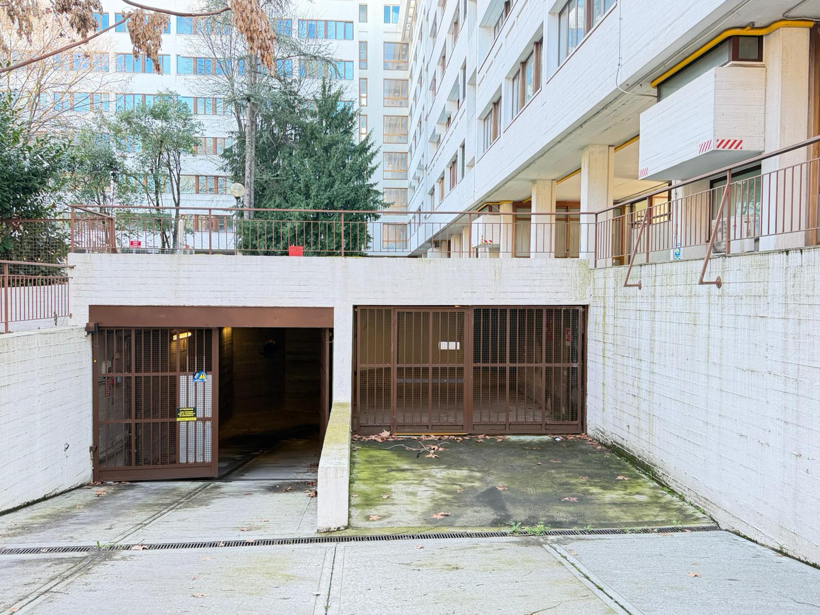 Posto auto coperto in vendita in viale antonio silvani 6, Bologna