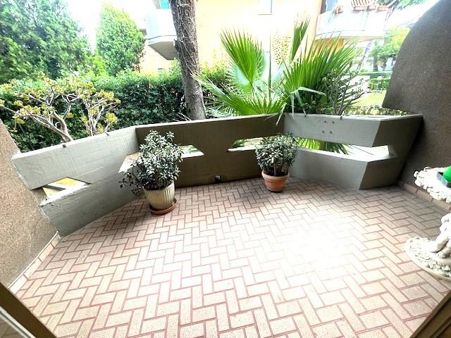 Appartamento con terrazzi, Massa marina di
