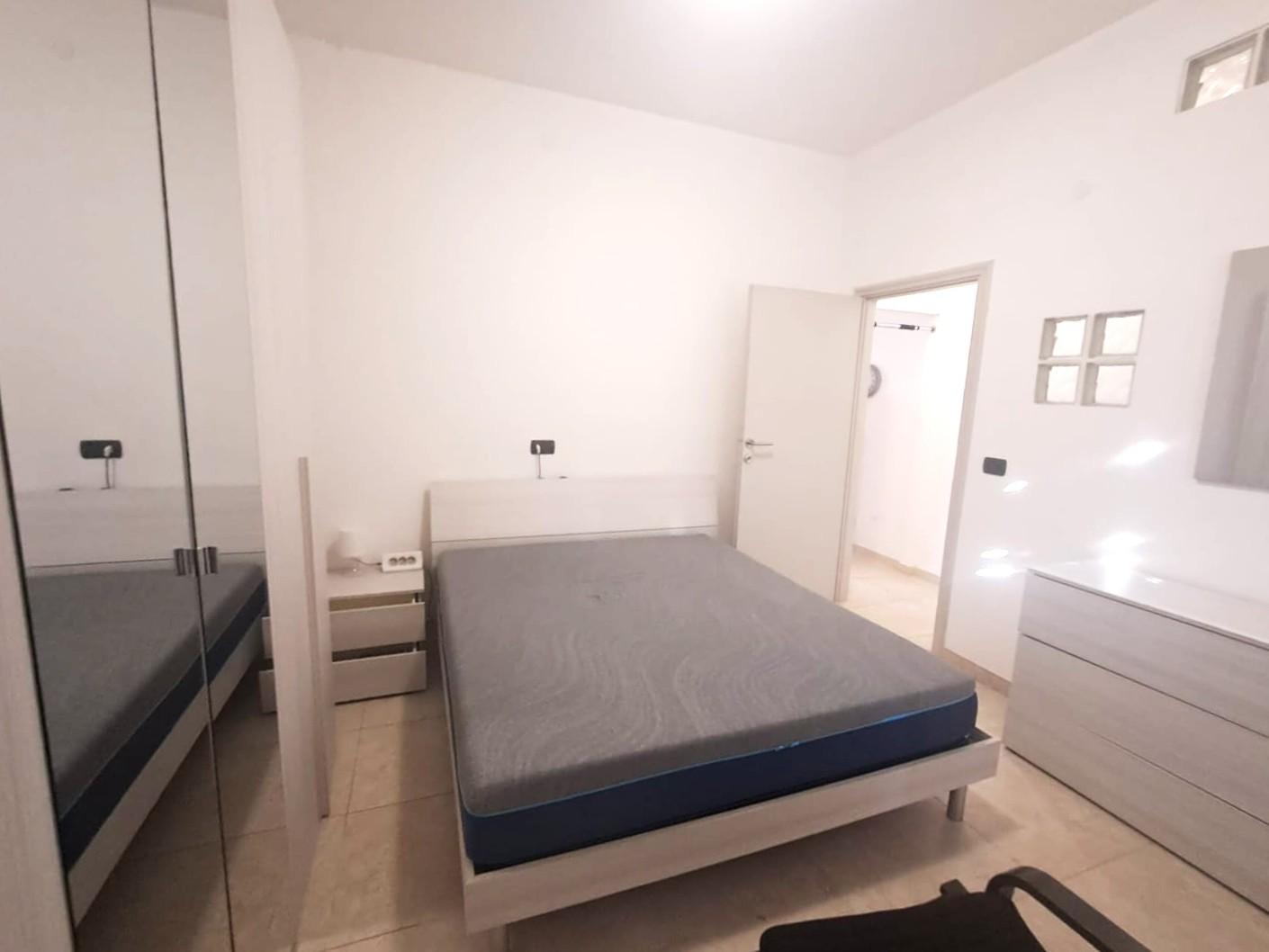 Bilocale arredato in affitto, Massa marina di