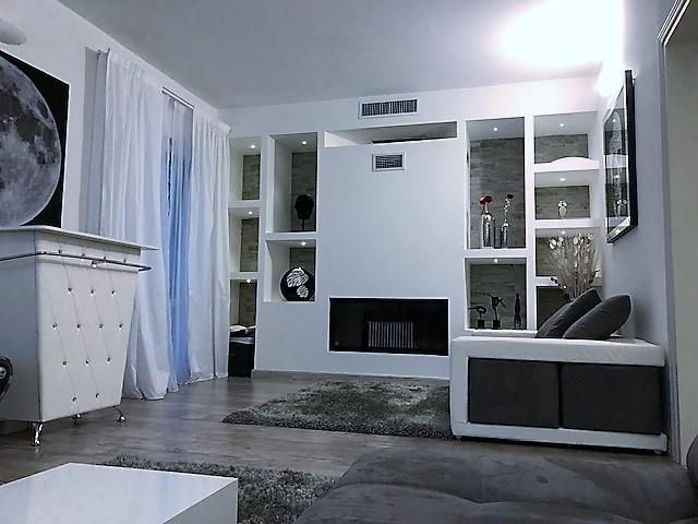 Villa con giardino, Massa ronchi