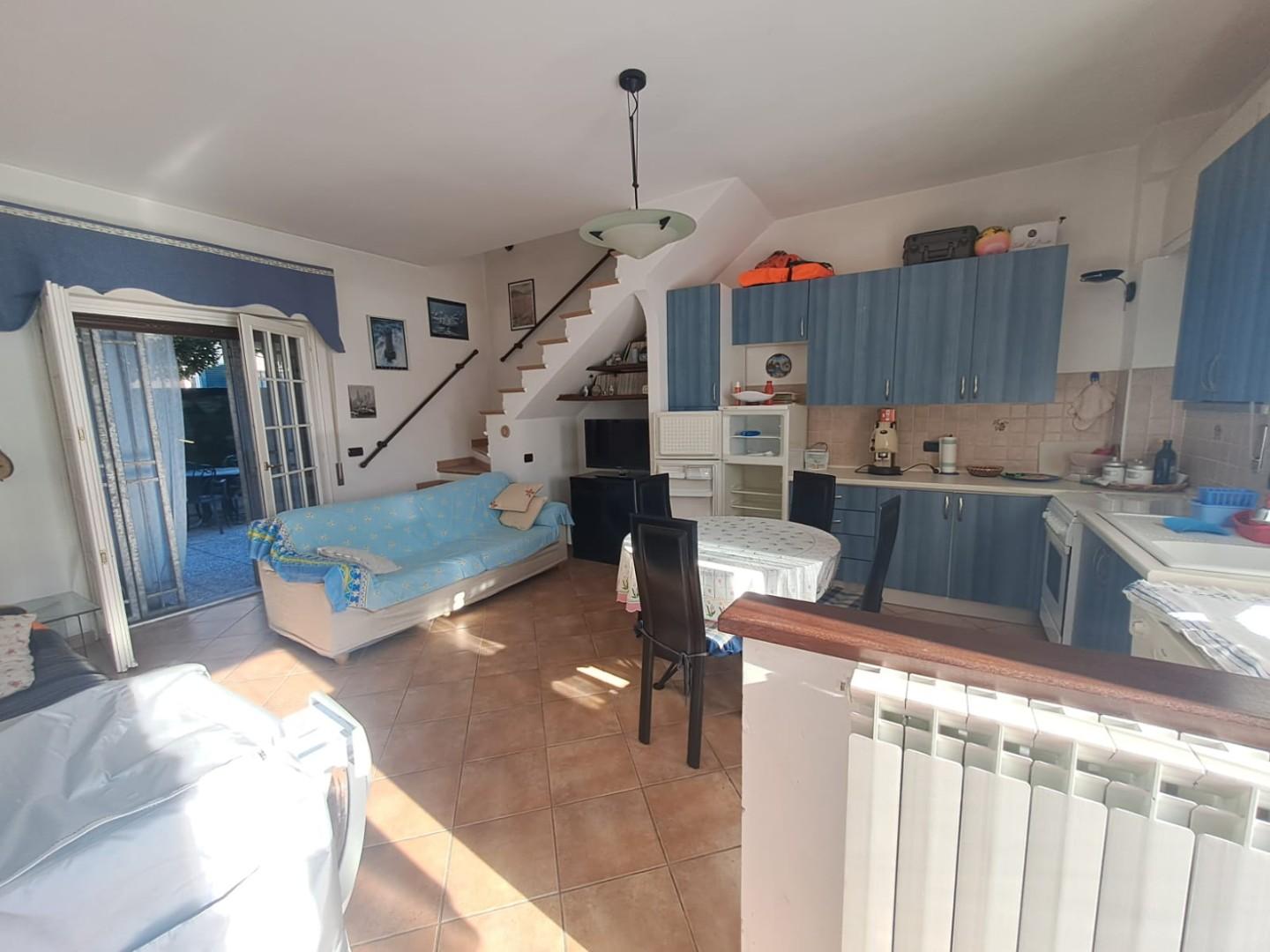 Villa in vendita, Massa marina di