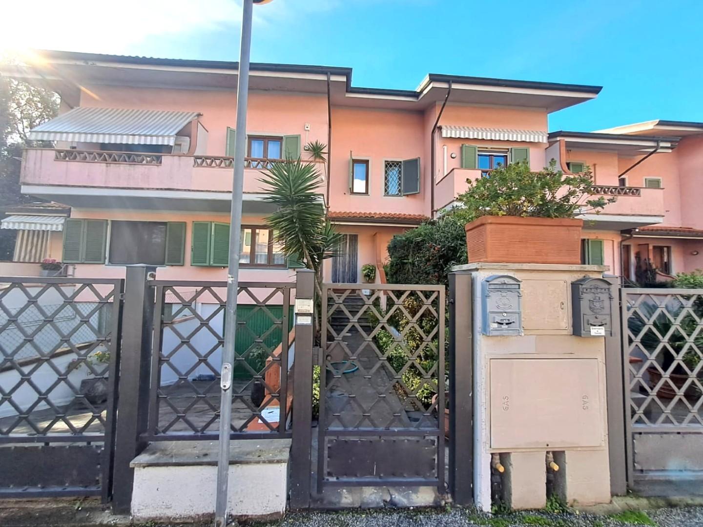 Villa con giardino, Forte dei Marmi vittoria apuana