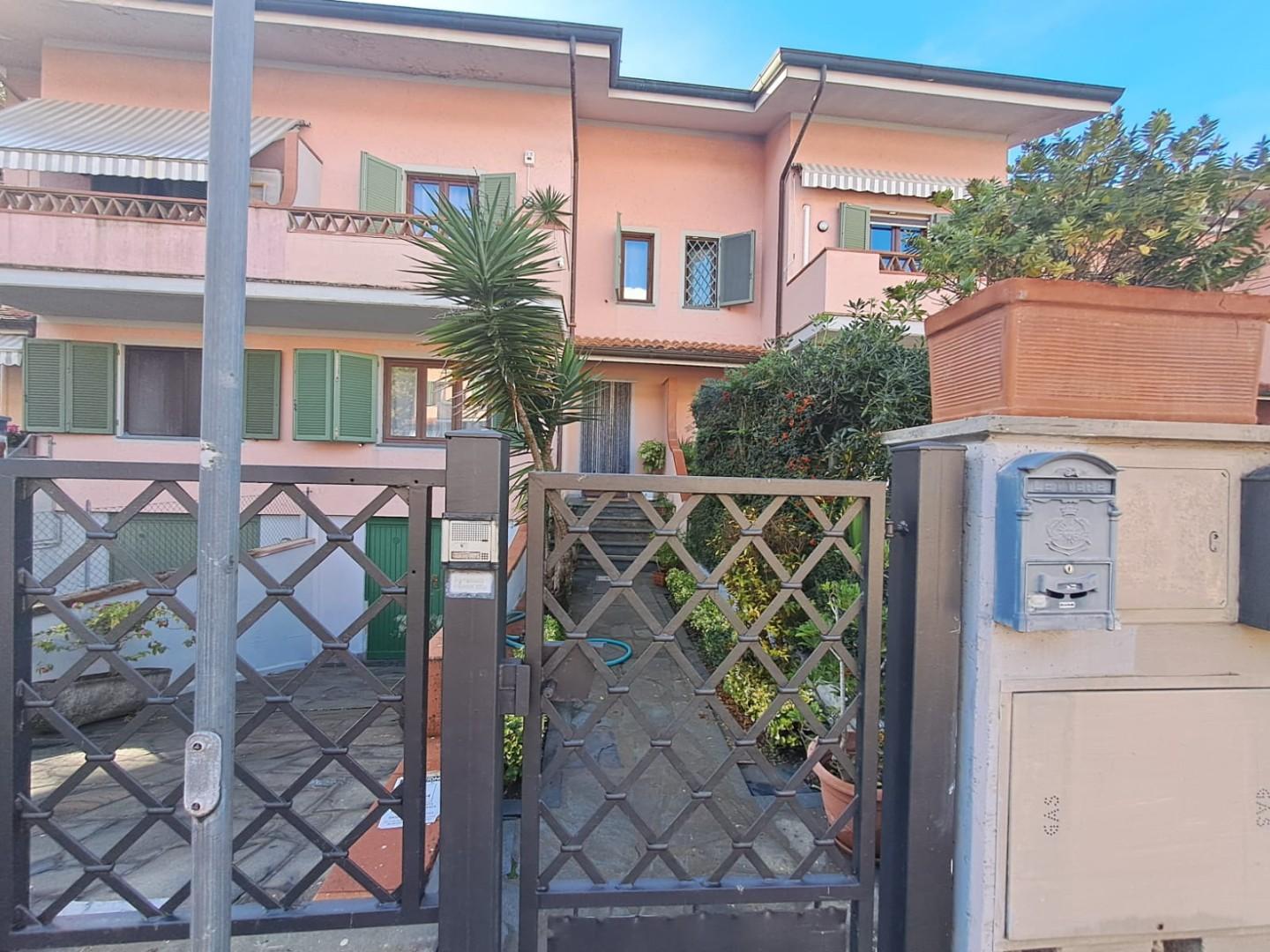 Villa con giardino, Forte dei Marmi vittoria apuana