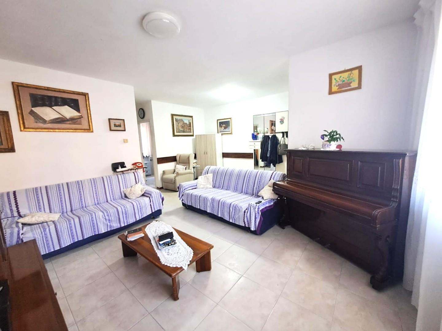 Villa con giardino, Forte dei Marmi vittoria apuana