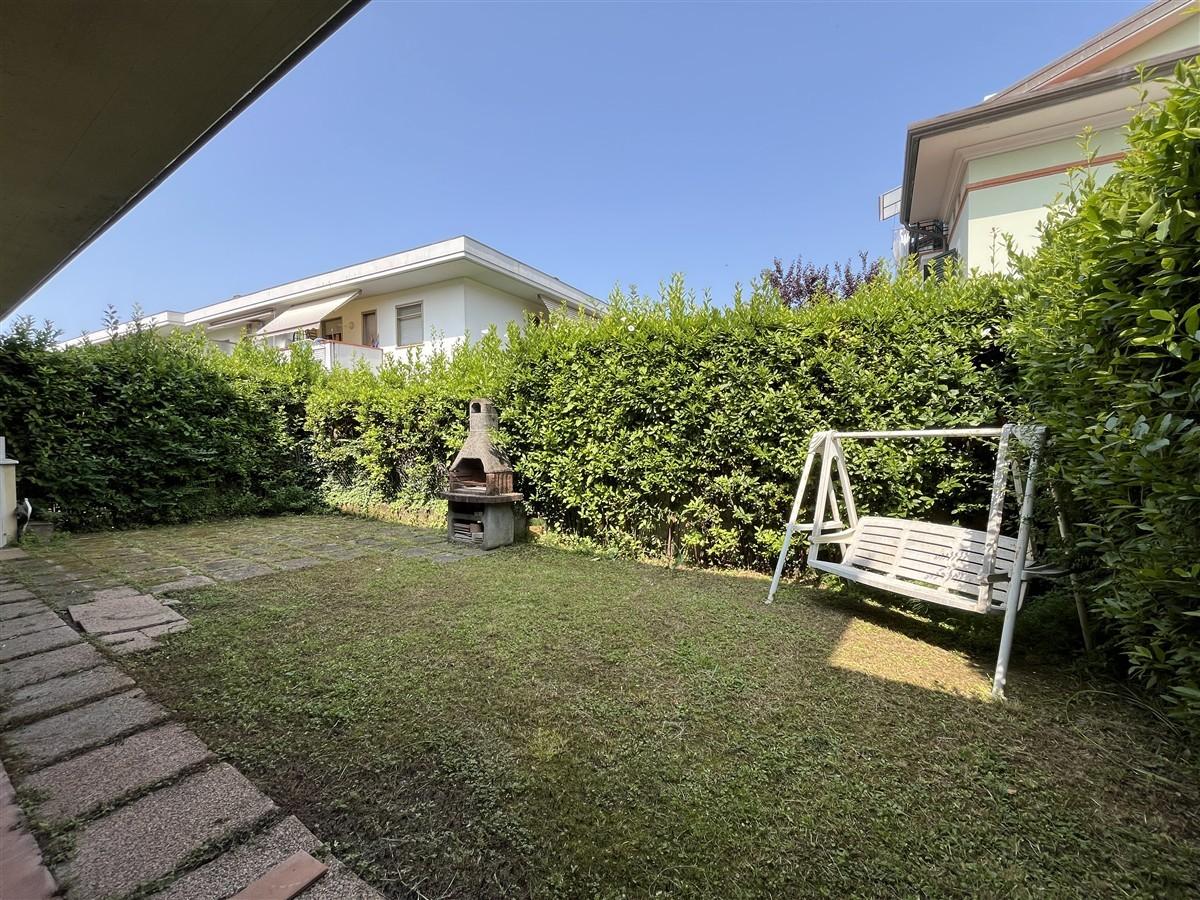 Appartamento con giardino, Massa marina di