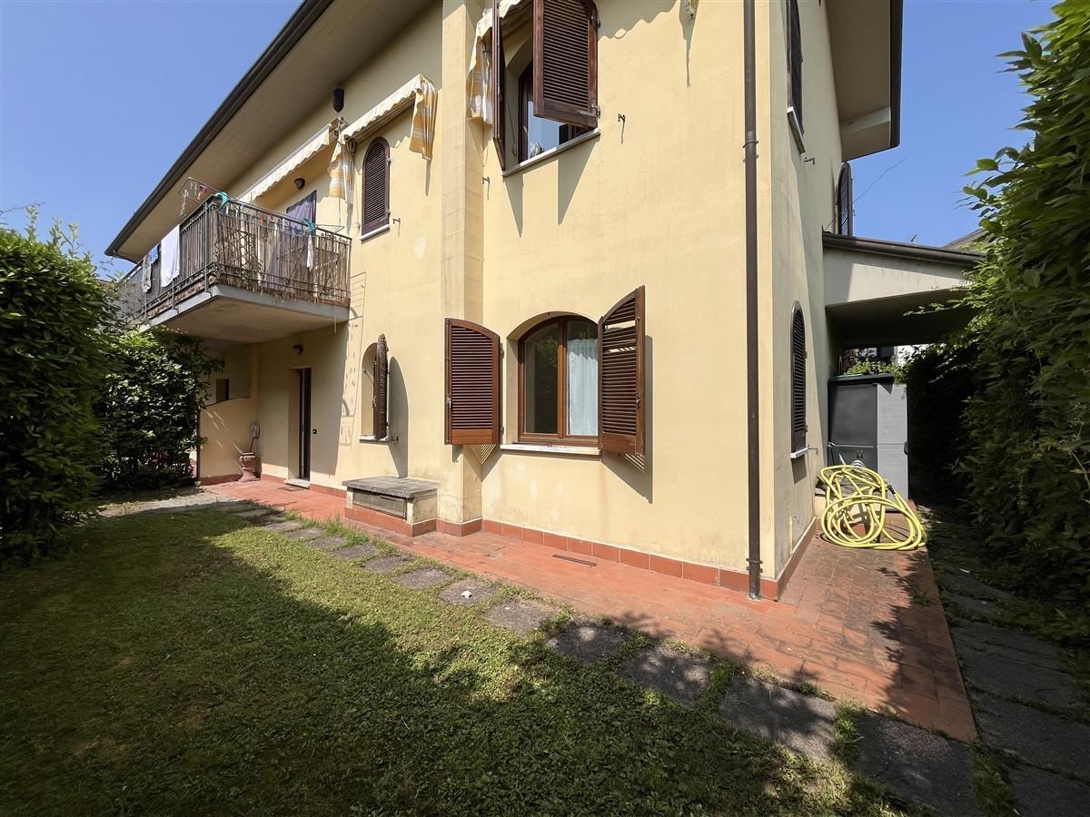 Appartamento con giardino, Massa marina di