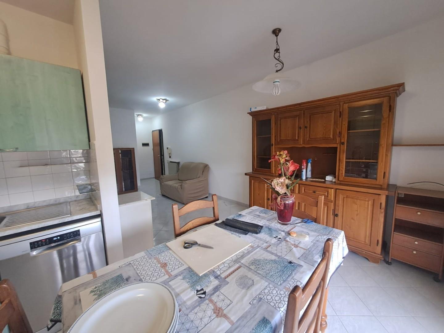 Trilocale arredato in affitto, Carrara avenza