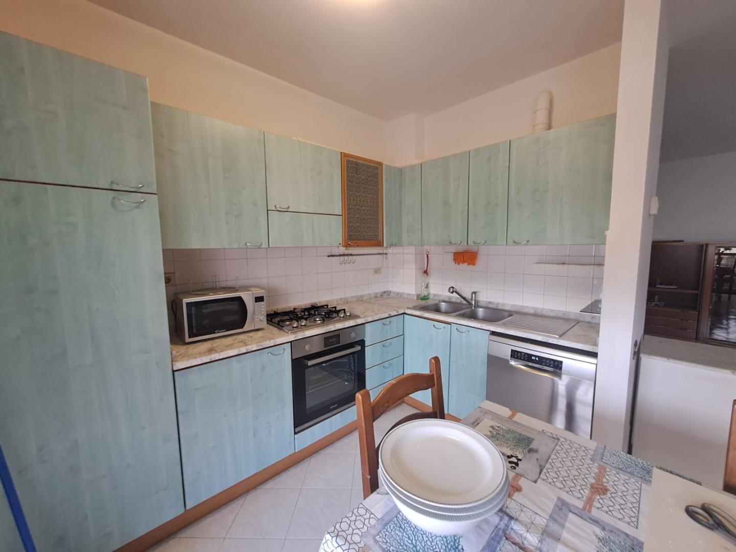 Trilocale arredato in affitto, Carrara avenza