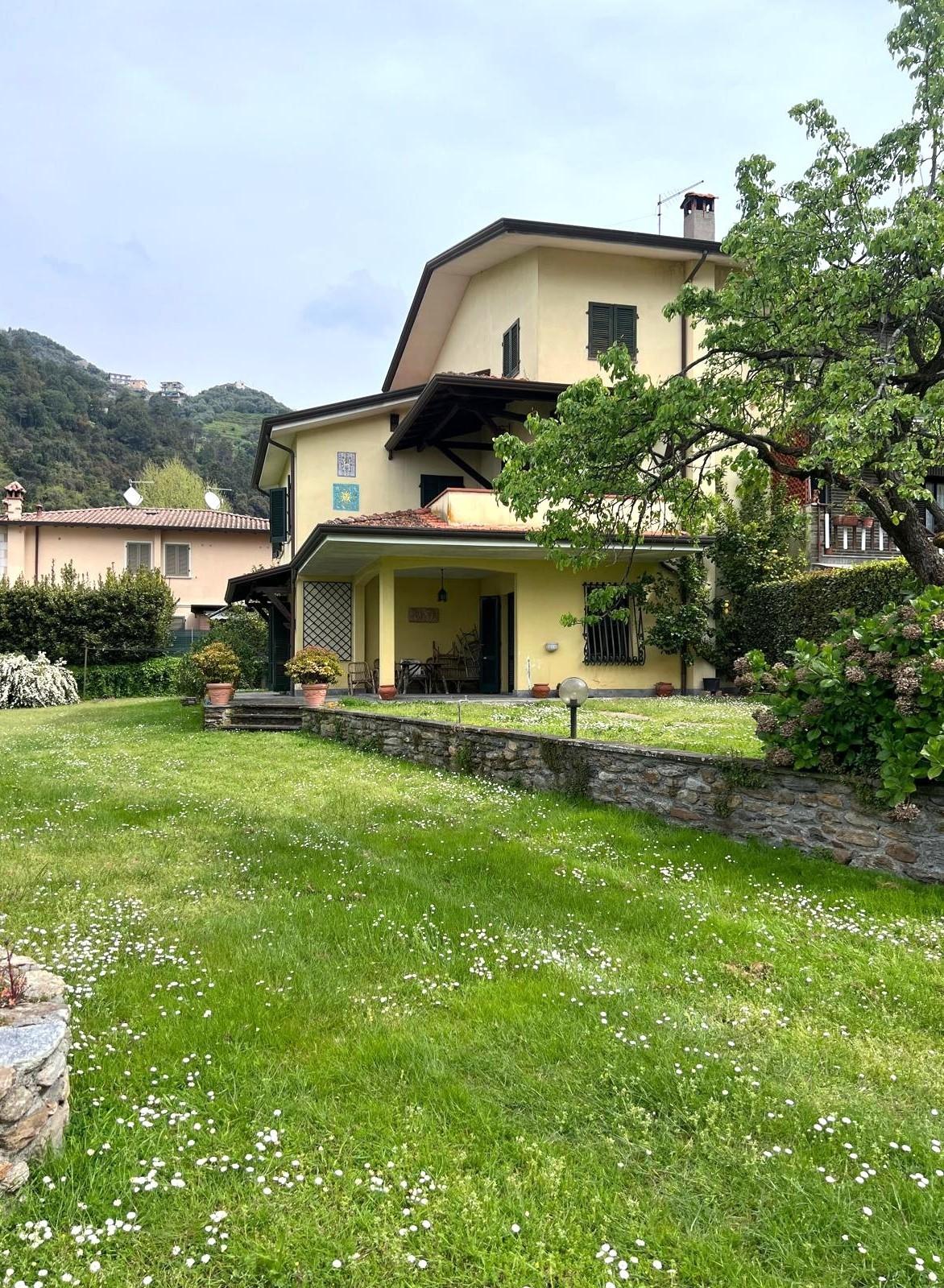 Villa Bifamiliare con giardino, Montignoso capanne