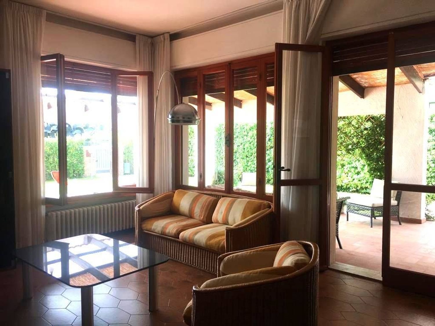Villa arredata in affitto a Forte dei Marmi