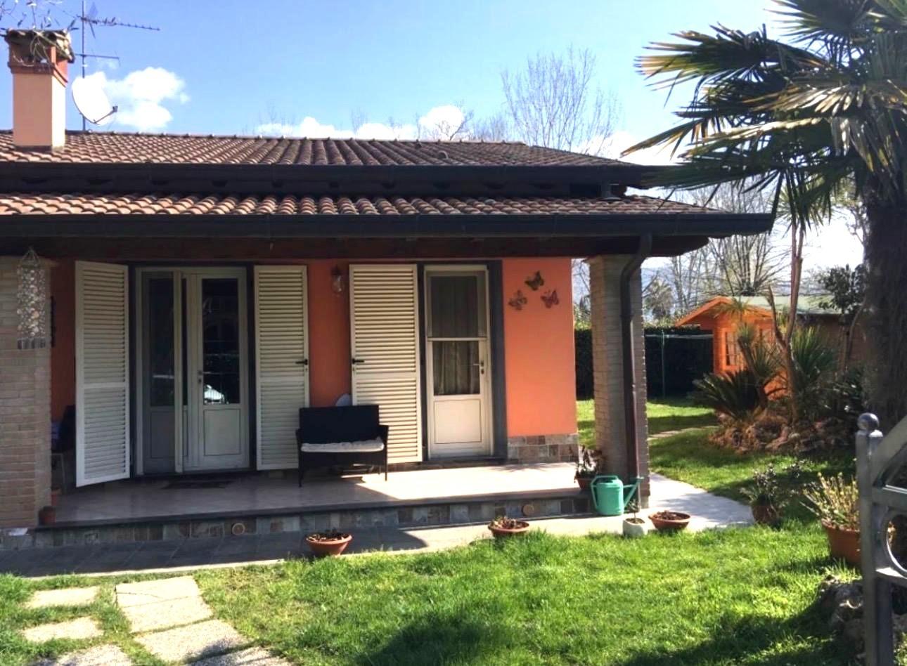 Villa Bifamiliare con giardino, Massa poveromo