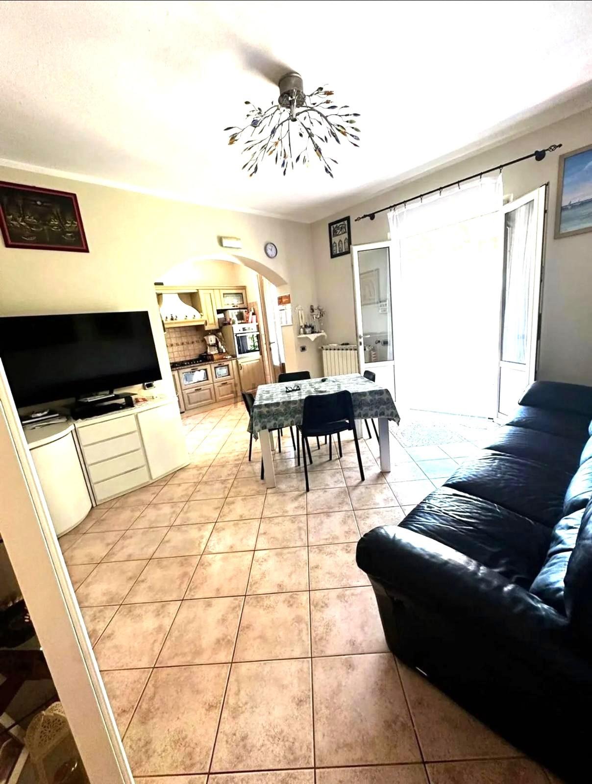 Villa Bifamiliare con giardino, Massa poveromo